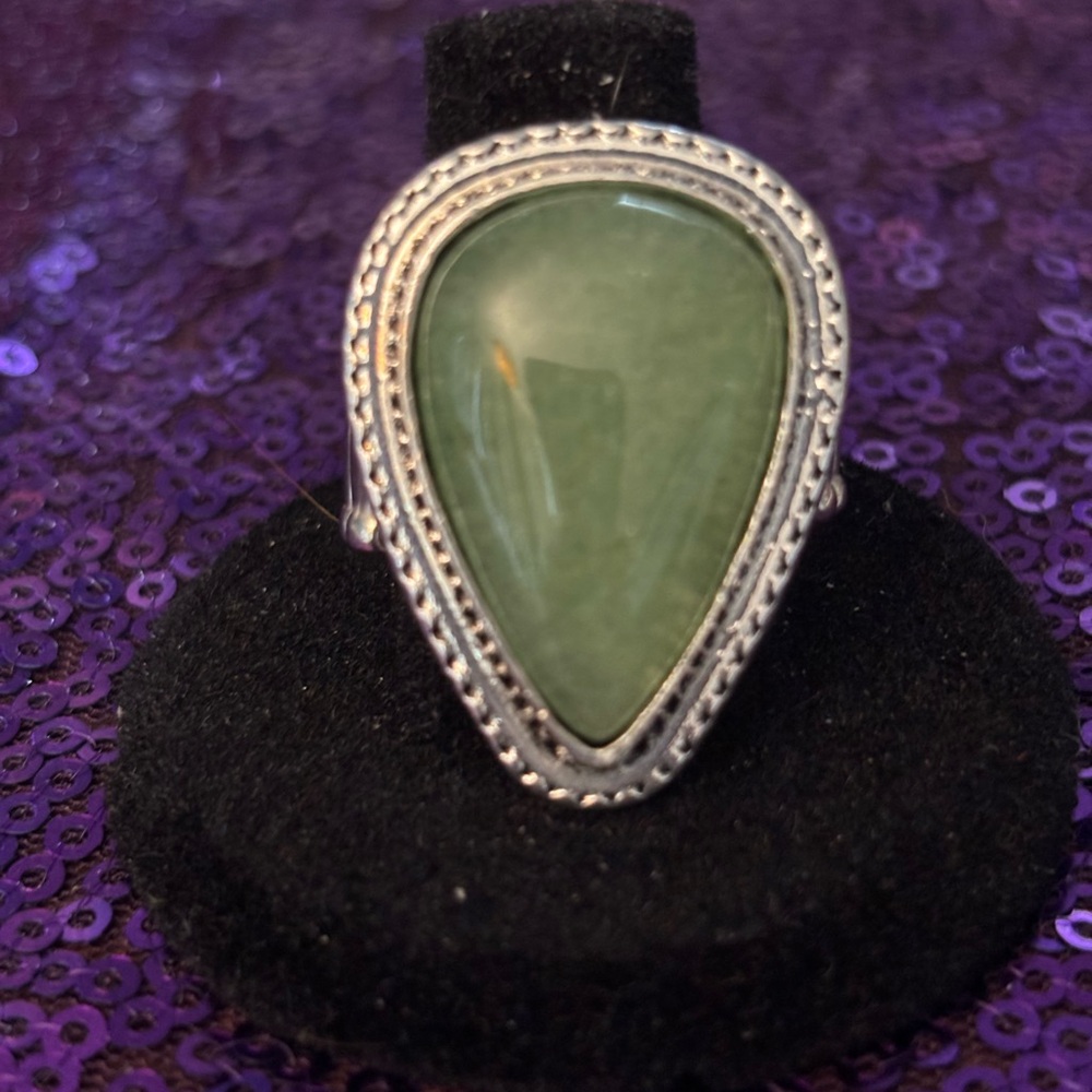 paparazzi Green Teardrop Stone Ring in Silver-Tone Setting